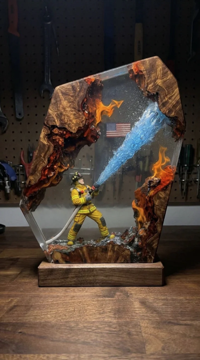 Service Resin Lamp