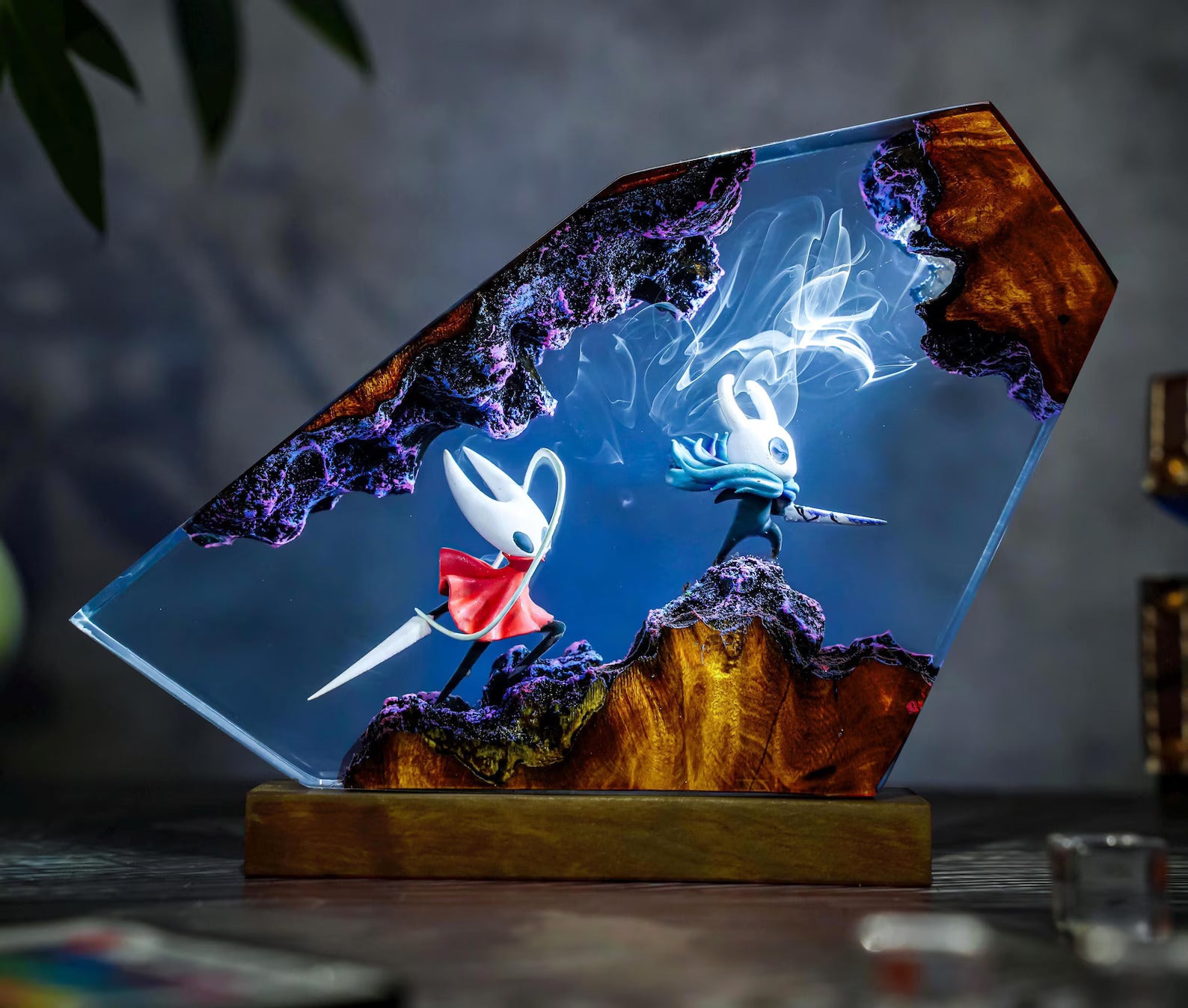 Hollow resin Lamp